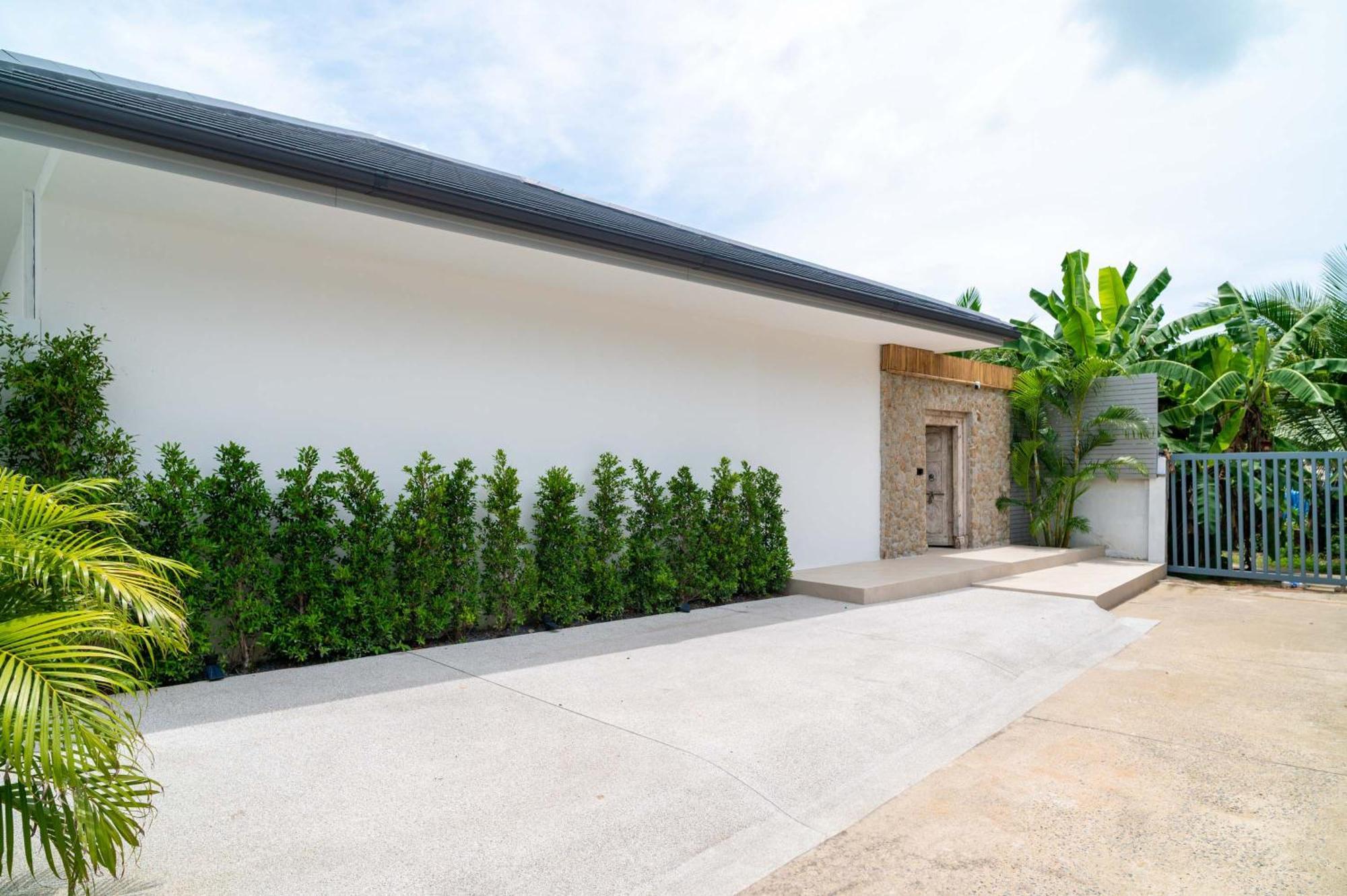 Modern Tropical 3 Bedroom Ibaia Near Fisherman Villa